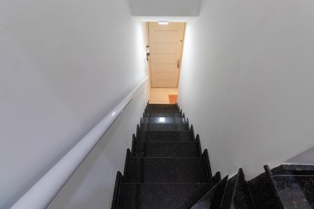 Casa de condomínio à venda com 75m², 2 quartos e 1 vagaEscada