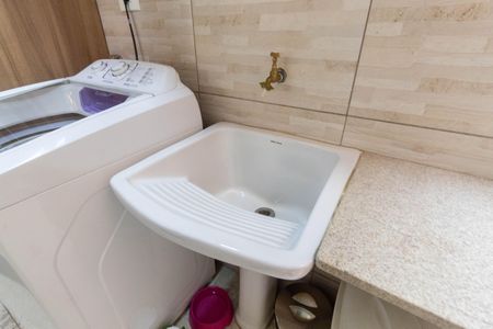 Casa de condomínio à venda com 75m², 2 quartos e 1 vagaÁrea de Serviço