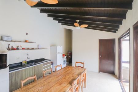 Casa à venda com 135m², 3 quartos e 1 vagaÁrea comum - Área gourmet