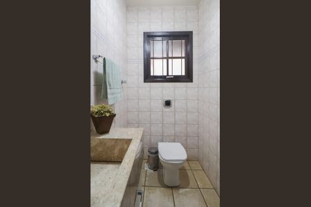 Casa à venda com 135m², 3 quartos e 1 vagaBanheiro