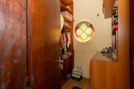 Casa à venda com 367m², 4 quartos e 4 vagas Casa à venda com 367m², 4 quartos e 4 vagasCloset da suíte 2