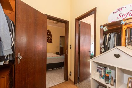 Casa à venda com 367m², 4 quartos e 4 vagas Casa à venda com 367m², 4 quartos e 4 vagasCloset da suíte 1