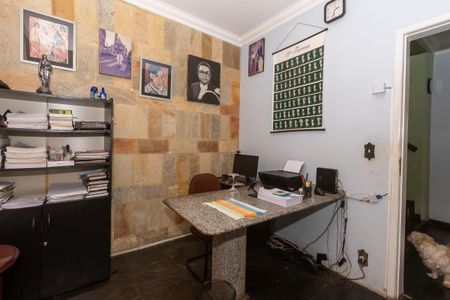 Casa à venda com 367m², 4 quartos e 4 vagas Casa à venda com 367m², 4 quartos e 4 vagasEscritório