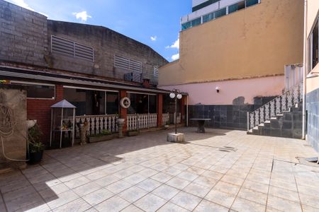 Casa à venda com 367m², 4 quartos e 4 vagas Casa à venda com 367m², 4 quartos e 4 vagasQuintal