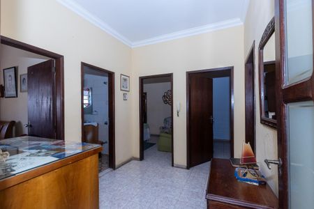 Casa à venda com 367m², 4 quartos e 4 vagas Casa à venda com 367m², 4 quartos e 4 vagasCorredor Quartos