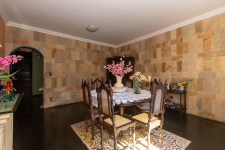 Casa à venda com 367m², 4 quartos e 4 vagas Casa à venda com 367m², 4 quartos e 4 vagasCopa