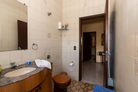 Casa à venda com 367m², 4 quartos e 4 vagas Casa à venda com 367m², 4 quartos e 4 vagasBanheiro Social