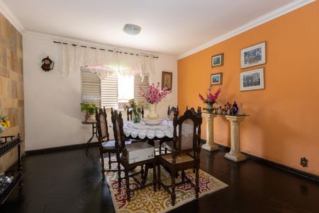 Casa à venda com 367m², 4 quartos e 4 vagas Casa à venda com 367m², 4 quartos e 4 vagasCopa