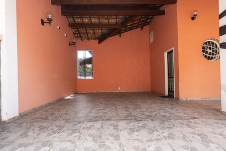 Casa à venda com 367m², 4 quartos e 4 vagas Casa à venda com 367m², 4 quartos e 4 vagasGaragem