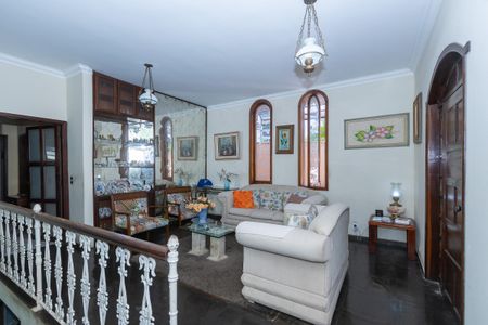 Casa à venda com 367m², 4 quartos e 4 vagas Casa à venda com 367m², 4 quartos e 4 vagasSala