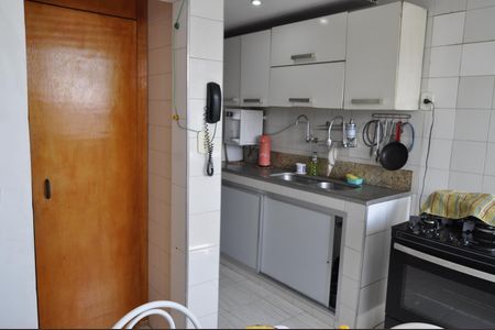 Apartamento à venda com 130m², 3 quartos e 2 vagasCozinha 