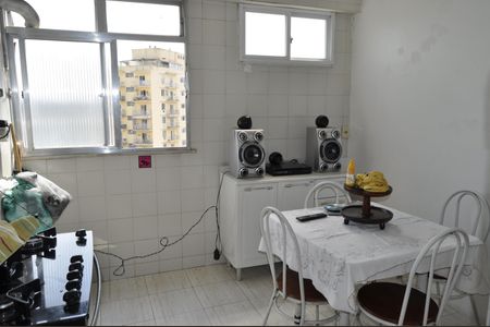 Apartamento à venda com 130m², 3 quartos e 2 vagasCozinha 