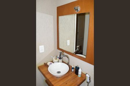 Apartamento à venda com 202m², 3 quartos e 1 vaga Apartamento à venda com 202m², 3 quartos e 1 vagaBanheiro Suíte 2