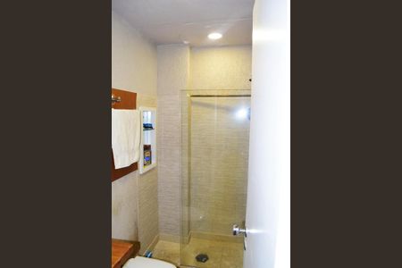 Apartamento à venda com 202m², 3 quartos e 1 vaga Apartamento à venda com 202m², 3 quartos e 1 vagaBanheiro Suíte 2