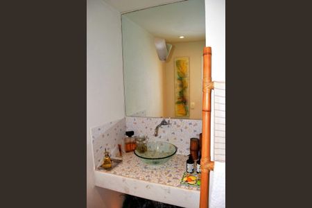 Apartamento à venda com 202m², 3 quartos e 1 vaga Apartamento à venda com 202m², 3 quartos e 1 vagaLavabo