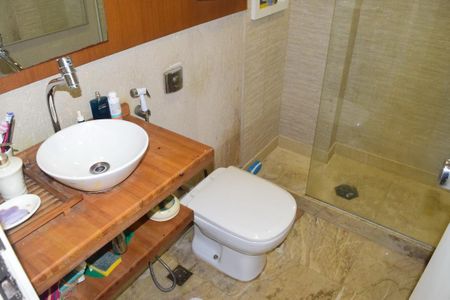 Apartamento à venda com 202m², 3 quartos e 1 vaga Apartamento à venda com 202m², 3 quartos e 1 vagaBanheiro Suíte 2