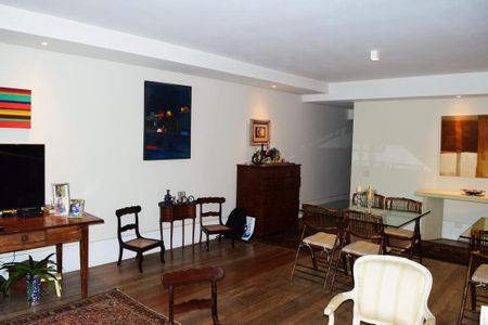 Apartamento à venda com 202m², 3 quartos e 1 vaga Apartamento à venda com 202m², 3 quartos e 1 vagaSala