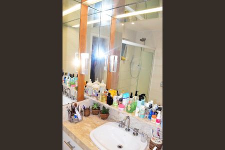 Apartamento à venda com 202m², 3 quartos e 1 vaga Apartamento à venda com 202m², 3 quartos e 1 vagaBanheiro Suíte 1