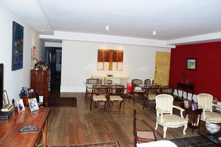 Apartamento à venda com 202m², 3 quartos e 1 vaga Apartamento à venda com 202m², 3 quartos e 1 vagaSala