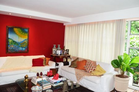 Apartamento à venda com 202m², 3 quartos e 1 vaga Apartamento à venda com 202m², 3 quartos e 1 vagaSala