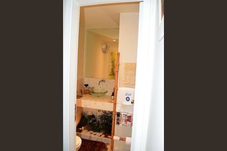 Apartamento à venda com 202m², 3 quartos e 1 vaga Apartamento à venda com 202m², 3 quartos e 1 vagaLavabo