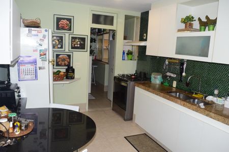 Apartamento à venda com 202m², 3 quartos e 1 vaga Apartamento à venda com 202m², 3 quartos e 1 vagaCozinha