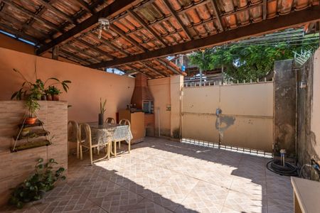 Casa à venda com 130m², 3 quartos e 1 vagaEntrada - Garagem