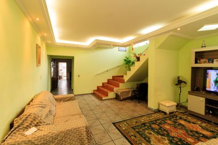 Casa à venda com 476m², 4 quartos e 3 vagasSala