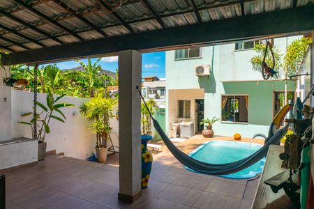 Casa à venda com 140m², 4 quartos e 2 vagasPiscina