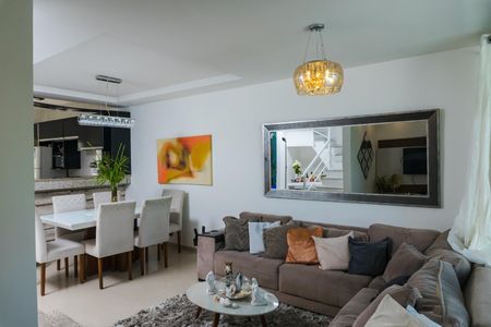 Casa à venda com 140m², 4 quartos e 2 vagasSala