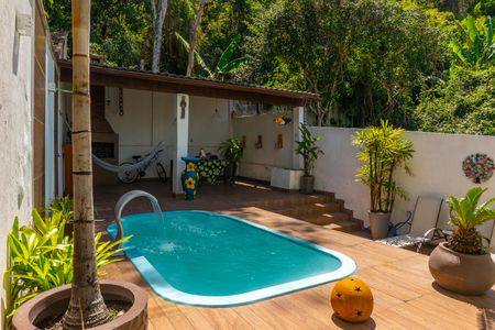 Casa à venda com 140m², 4 quartos e 2 vagasPiscina