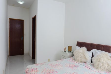 Casa à venda com 140m², 4 quartos e 2 vagasSuíte 2