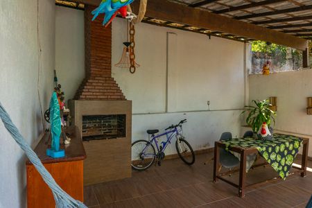 Casa à venda com 140m², 4 quartos e 2 vagasChurrasqueira