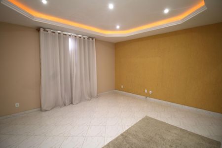 Apartamento à venda com 80m², 2 quartos e sem vagaSala