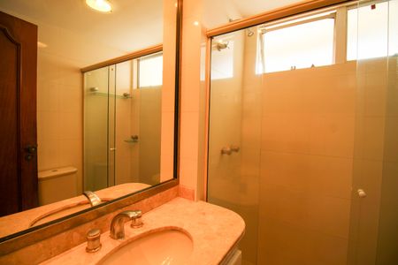 Apartamento à venda com 80m², 2 quartos e 1 vaga Apartamento à venda com 80m², 2 quartos e 1 vagaBanheiro Social