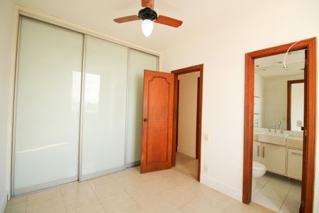 Apartamento à venda com 80m², 2 quartos e 1 vaga Apartamento à venda com 80m², 2 quartos e 1 vagaSuíte