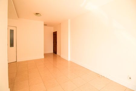 Apartamento à venda com 80m², 2 quartos e 1 vaga Apartamento à venda com 80m², 2 quartos e 1 vagaSala