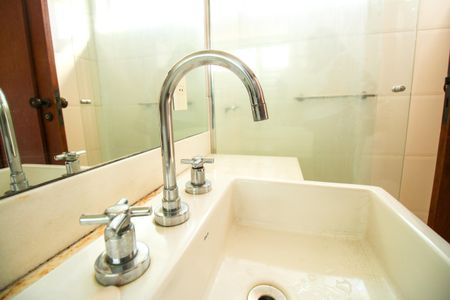 Apartamento à venda com 80m², 2 quartos e 1 vaga Apartamento à venda com 80m², 2 quartos e 1 vagaBanheiro da Suíte