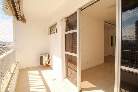 Apartamento à venda com 80m², 2 quartos e 1 vaga Apartamento à venda com 80m², 2 quartos e 1 vagaVaranda da Sala