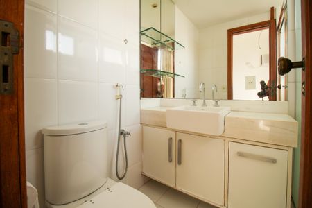 Apartamento à venda com 80m², 2 quartos e 1 vaga Apartamento à venda com 80m², 2 quartos e 1 vagaBanheiro da Suíte