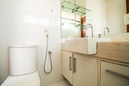 Apartamento à venda com 80m², 2 quartos e 1 vaga Apartamento à venda com 80m², 2 quartos e 1 vagaBanheiro da Suíte