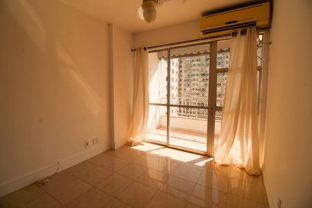 Apartamento à venda com 80m², 2 quartos e 1 vaga Apartamento à venda com 80m², 2 quartos e 1 vagaSala