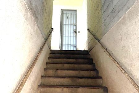 Apartamento para alugar com 50m², 2 quartos e sem vagaEscada do prédio