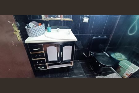 Casa à venda com 200m², 2 quartos e 2 vagasBanheiro Casa 2