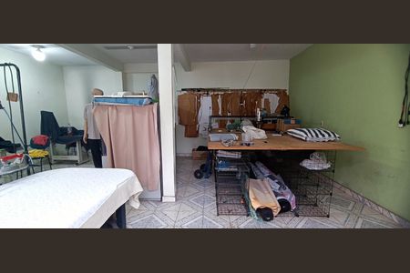 Casa à venda com 200m², 2 quartos e 2 vagasGalpão