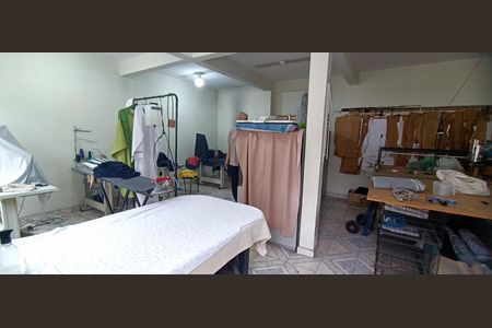 Casa à venda com 200m², 2 quartos e 2 vagasGalpão