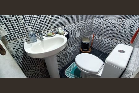 Casa à venda com 200m², 2 quartos e 2 vagasLavabo