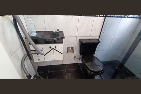 Casa à venda com 200m², 2 quartos e 2 vagasBanheiro Suíte 1 Casa 1