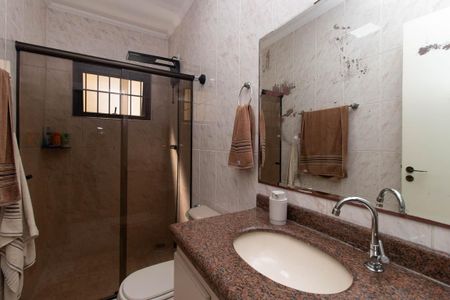 Casa à venda com 131m², 3 quartos e 2 vagas Casa à venda com 131m², 3 quartos e 2 vagasBanheiro Social