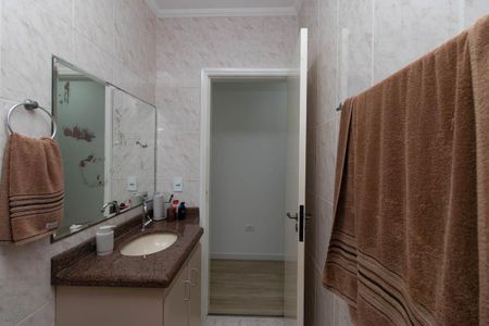 Casa à venda com 131m², 3 quartos e 2 vagas Casa à venda com 131m², 3 quartos e 2 vagasBanheiro Social